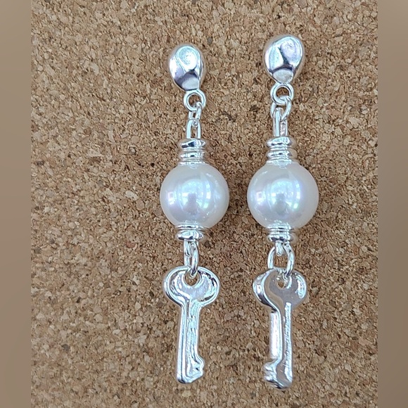 YA VES • Uno de50 Earrings - Picture 2 of 13